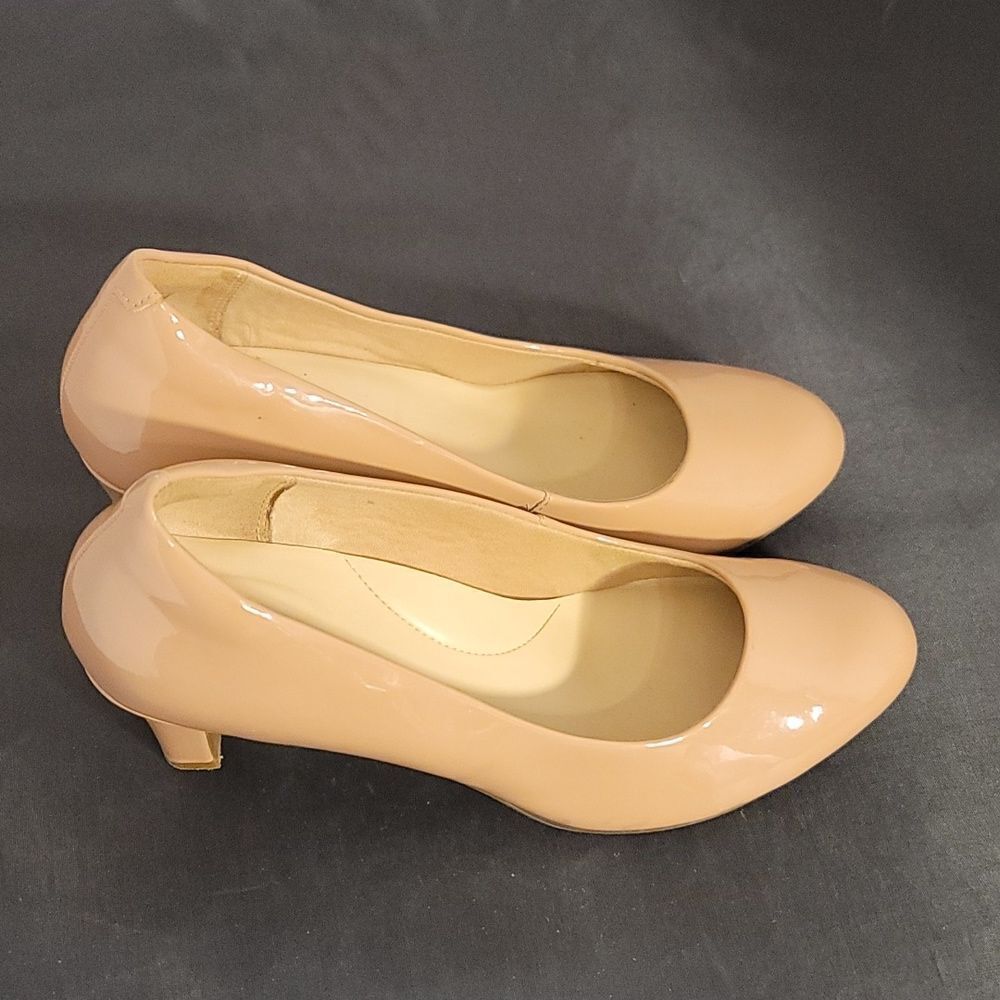 CLARKS COLLECTION ROUND TOE SLIP-ON PUMP - Picture 6 of 16